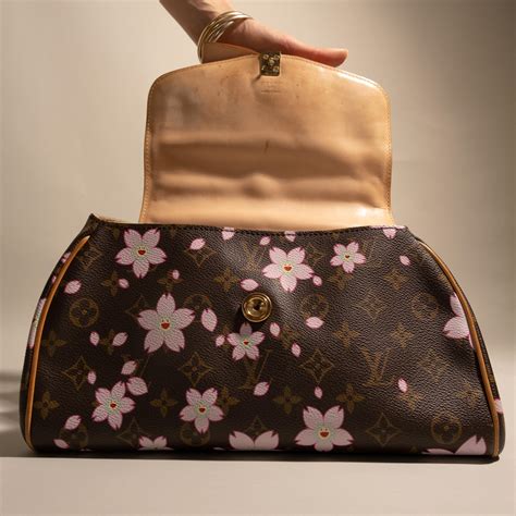 prezzi di louis vuitton con fiori|Louis Vuitton pre owned.